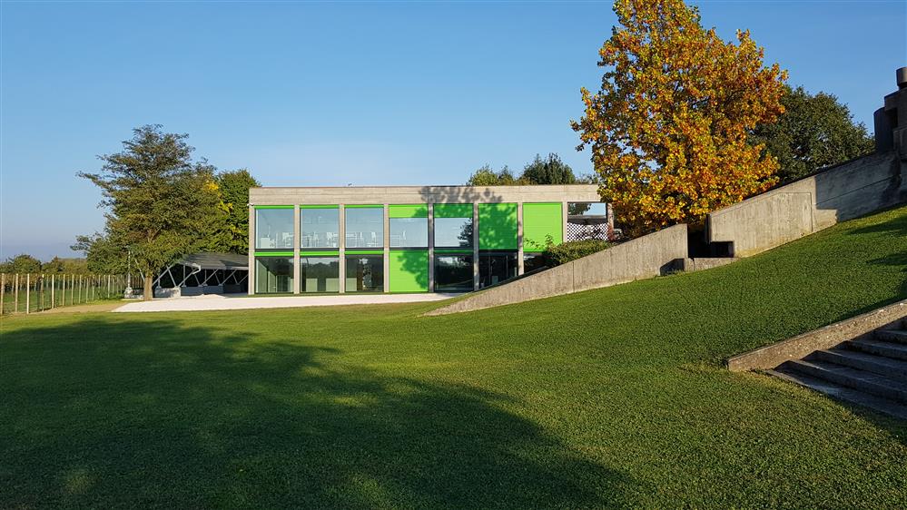 Sede Ikon, vista dall'esterno