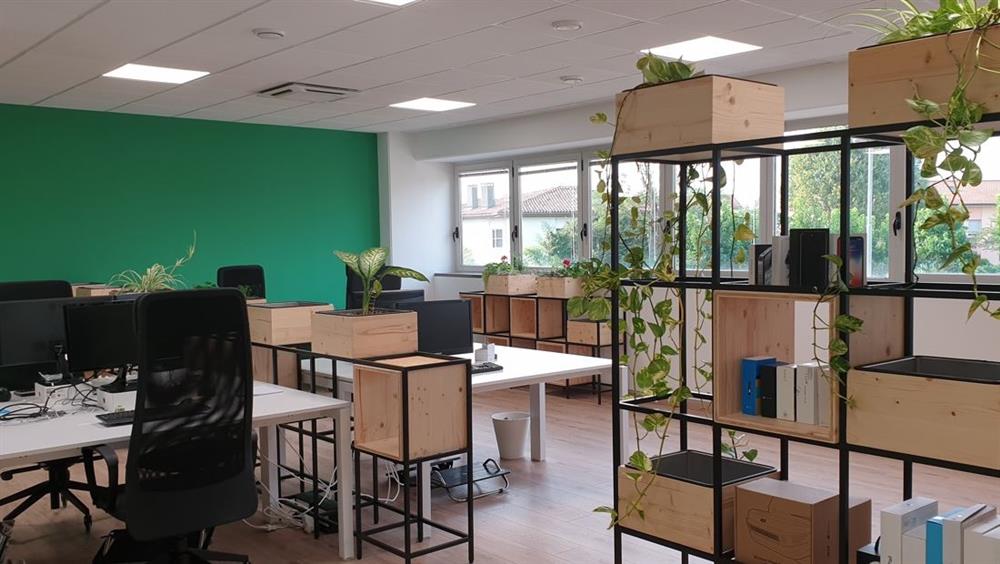 sede operativa Juicy, arredamento postazioni di lavoro